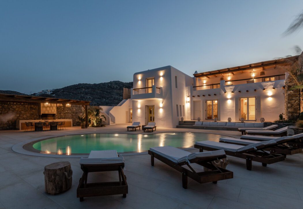 Villa or hotel? The secret to the perfect Mykonos lifestyle
